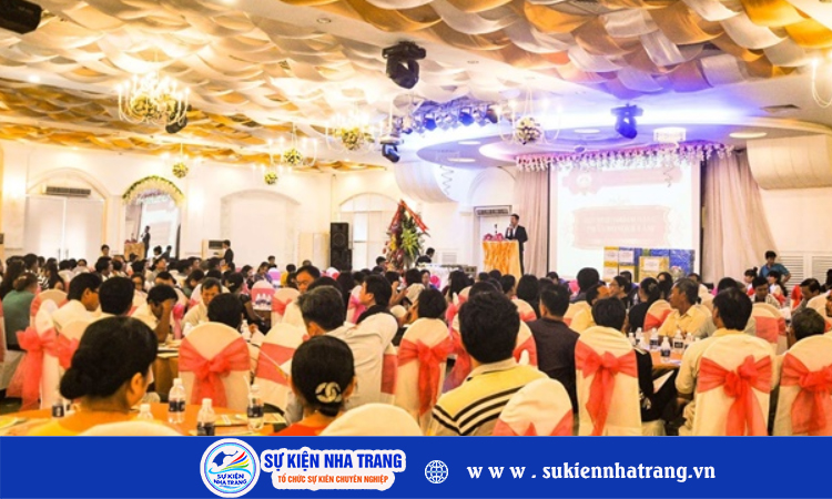 Tổ chức hội nghị khách hàng